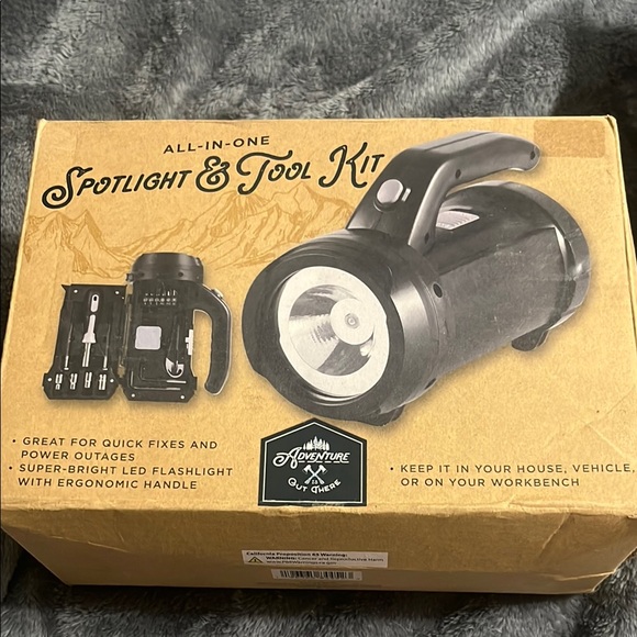 Adventure All-in-One Spotlight & Tool Kit - Picture 1 of 1